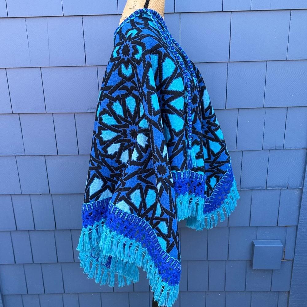 Vintage Blue and Black Geometric Poncho thick warm - Picture 5 of 9
